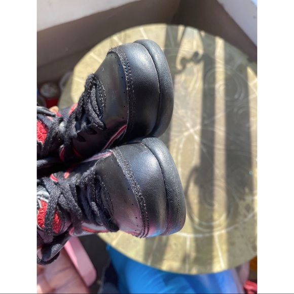 Nike Air Jordan’s Black Red Children’s Size 8C - Picture 3 of 7